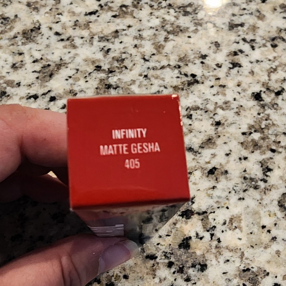 IL Makiage Infinity Long Wear Matte Lip Cream